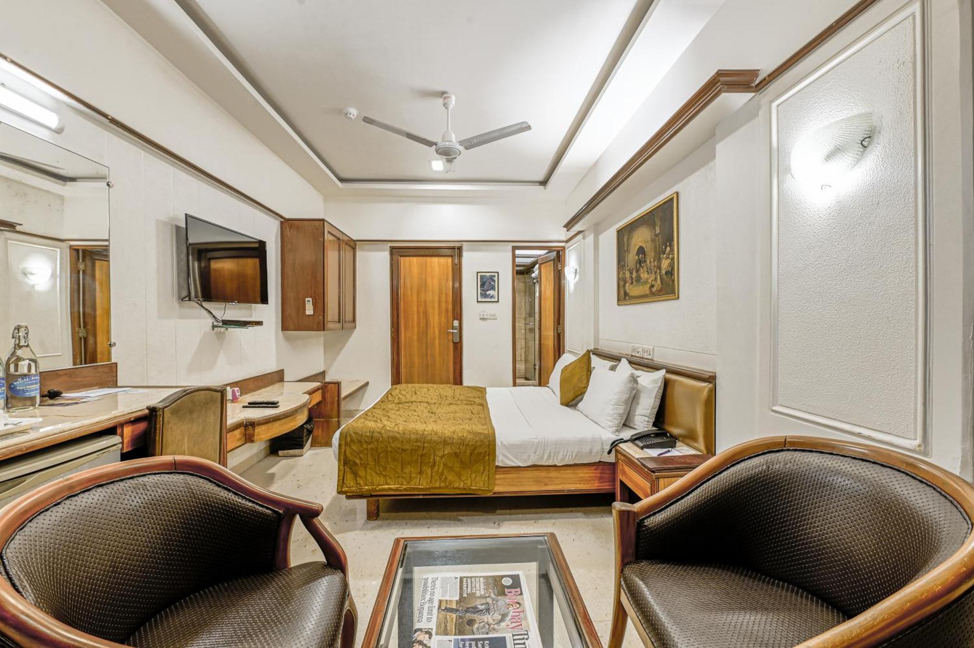 Hotel Regal Enclave Bombay Esterno foto