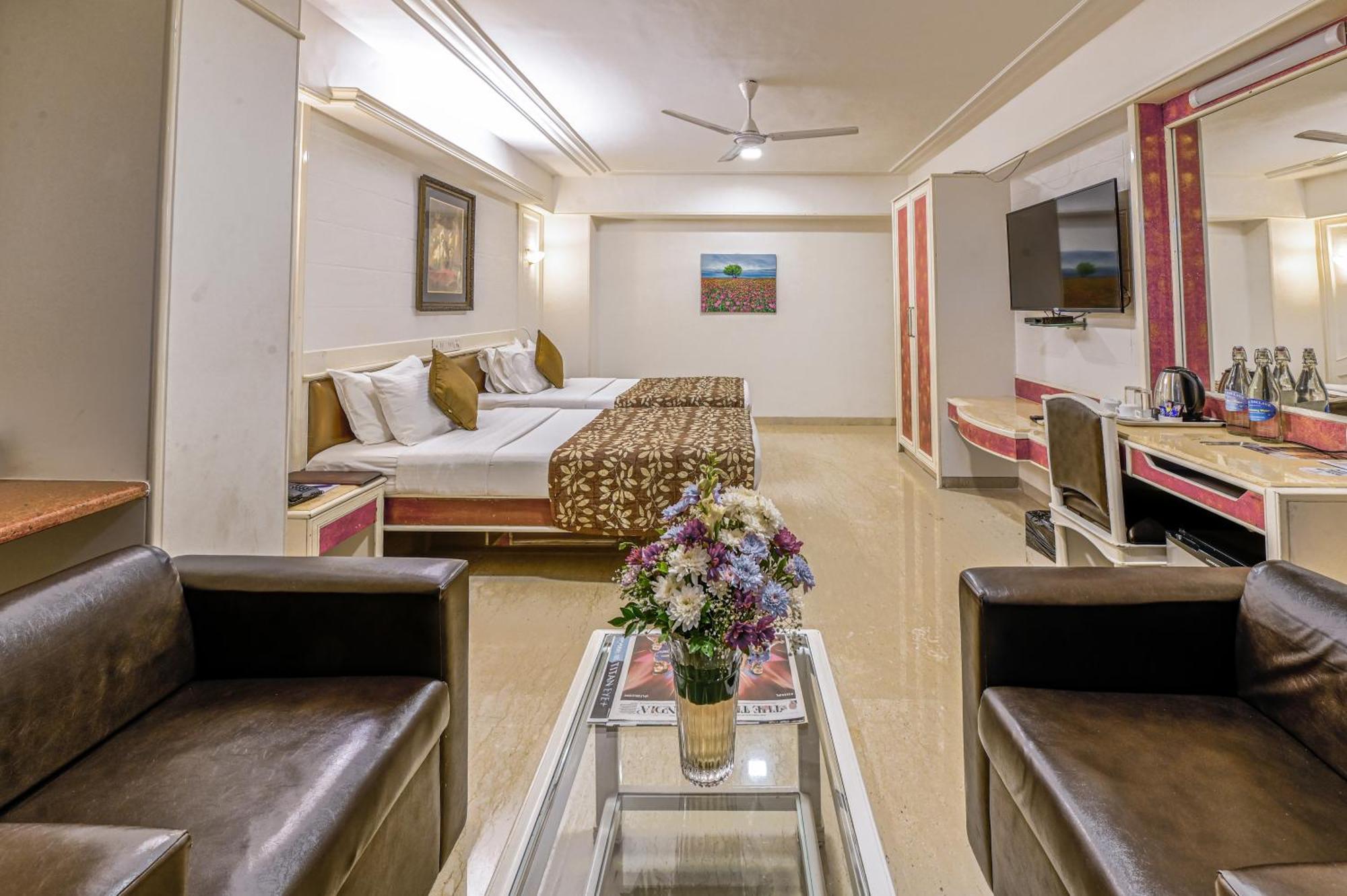 Hotel Regal Enclave Bombay Esterno foto