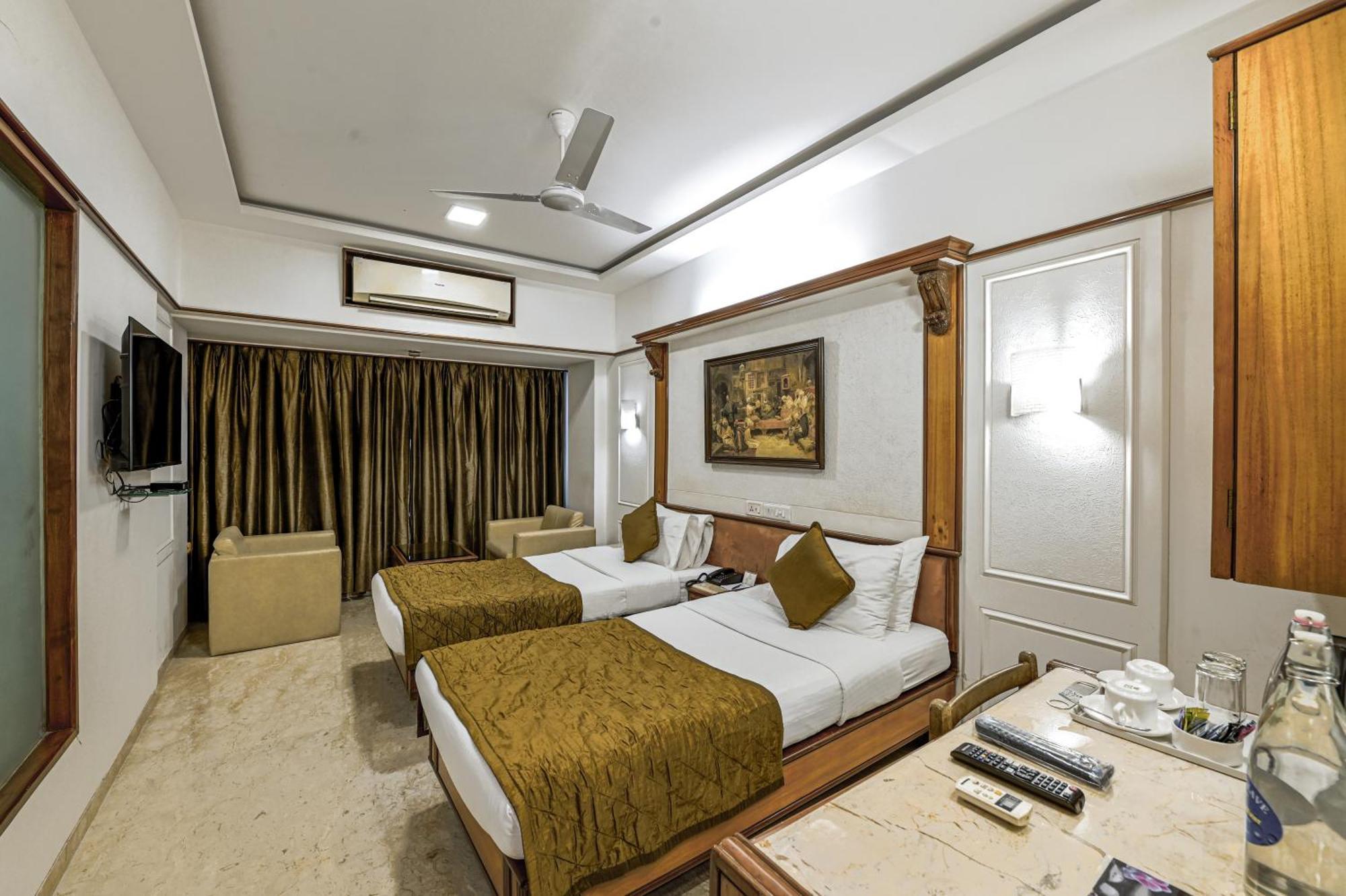 Hotel Regal Enclave Bombay Esterno foto