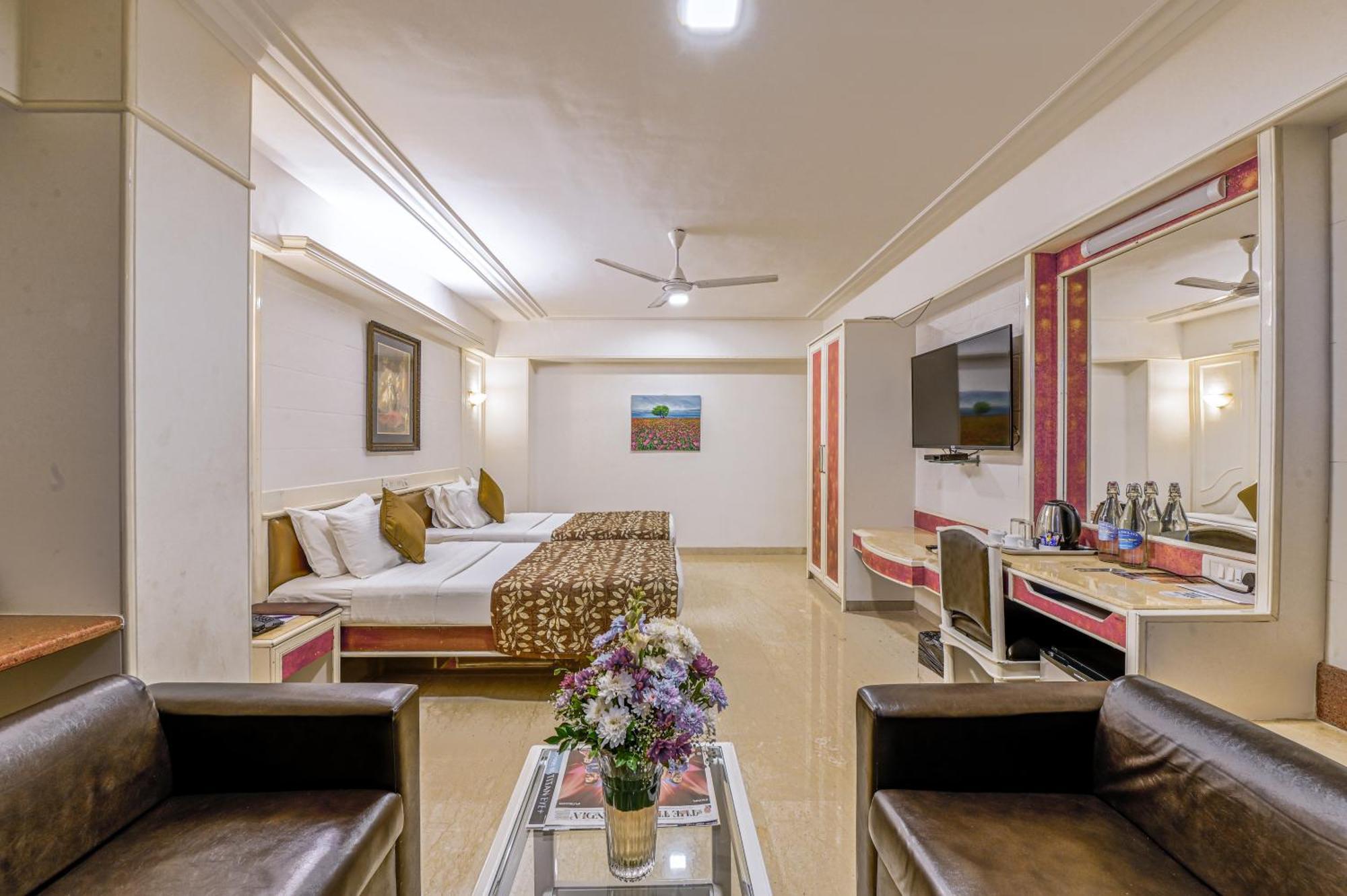 Hotel Regal Enclave Bombay Esterno foto