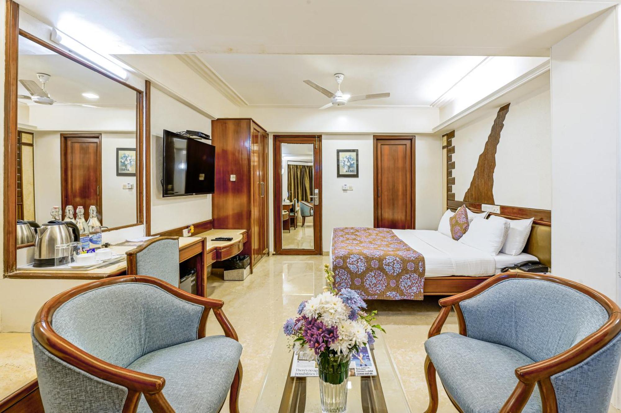 Hotel Regal Enclave Bombay Esterno foto