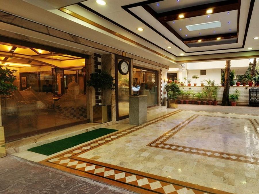 Hotel Regal Enclave Bombay Esterno foto